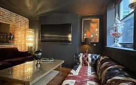 The 21 Luxury Seaside Apartment